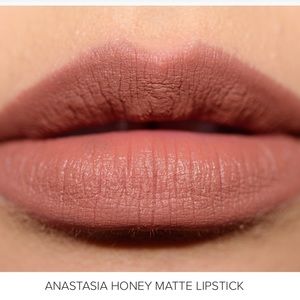 🆕ABH matte lipstick shade honey